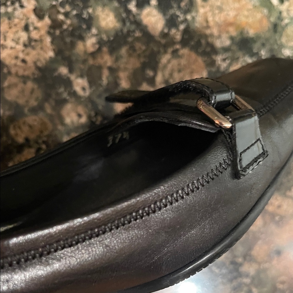 Prada Vintage Elegant Black Leather kitty heels.Mom wore them once. - Picture 7 of 14